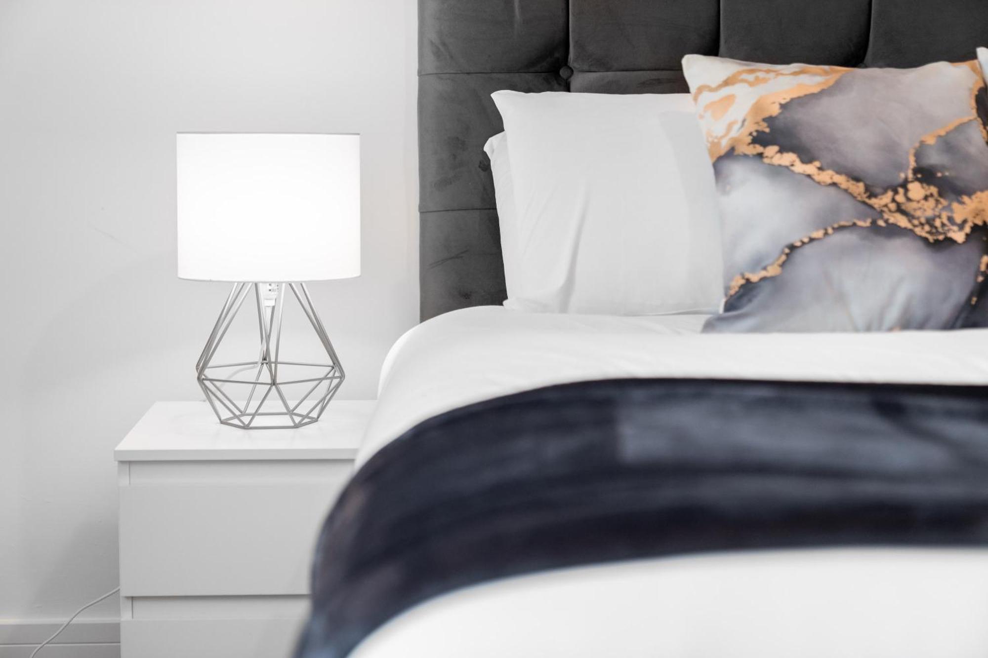 Stylish 2 Bedroom Apartment - Balcony - Secure Parking - Top Rated - 5Mc Μπέρμιγχαμ Εξωτερικό φωτογραφία